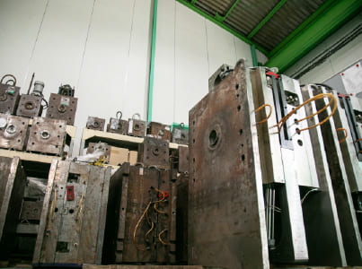 幅広い製品に対応する成形体制